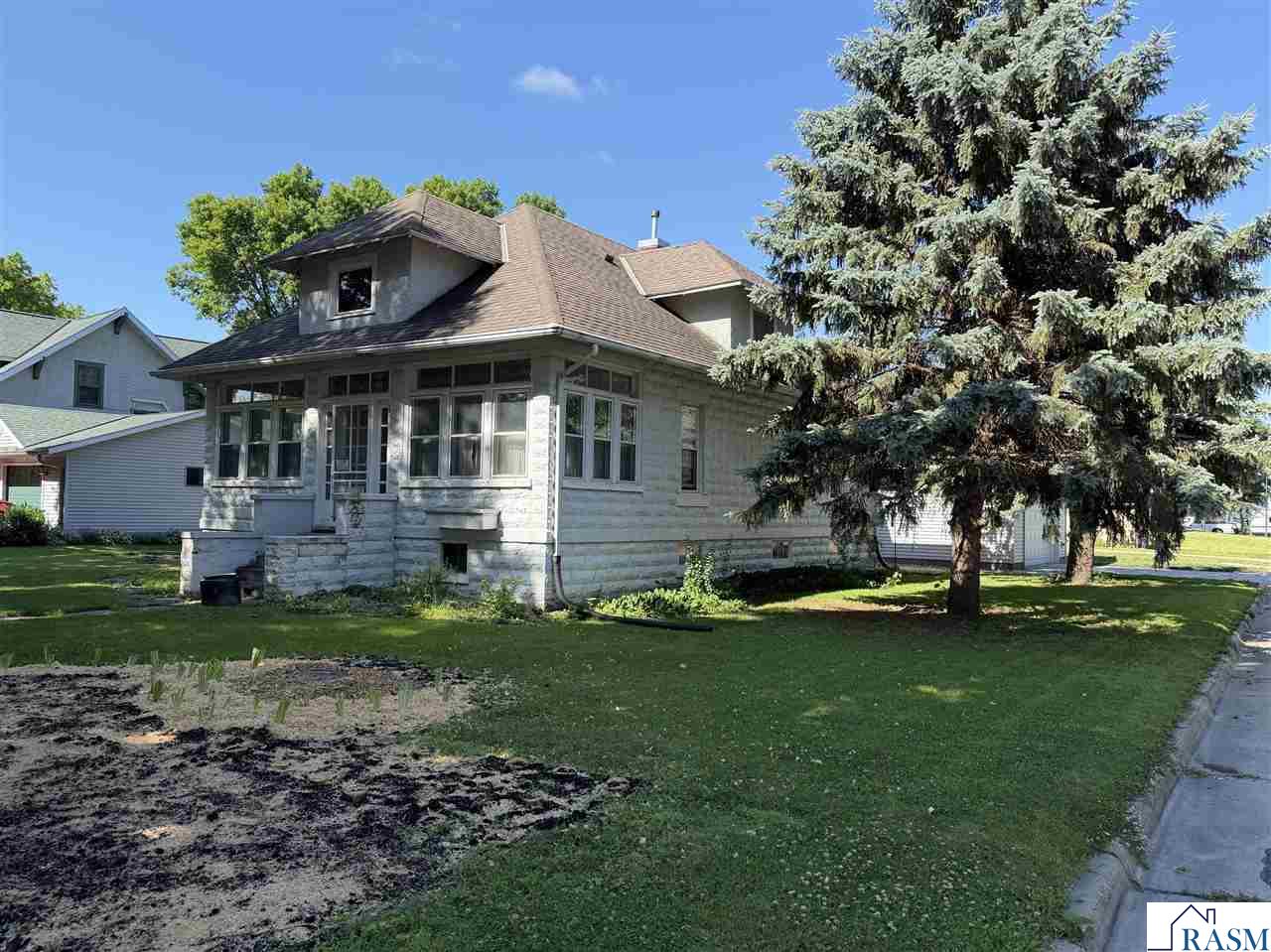 601 SE 1st Street Fairfax MN 55332
