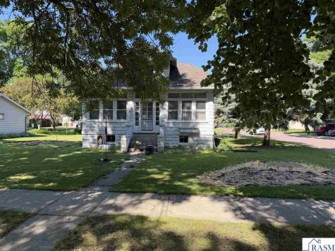 601 SE 1st Street Fairfax MN 55332