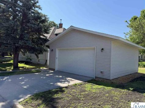 601 SE 1st Street Fairfax MN 55332