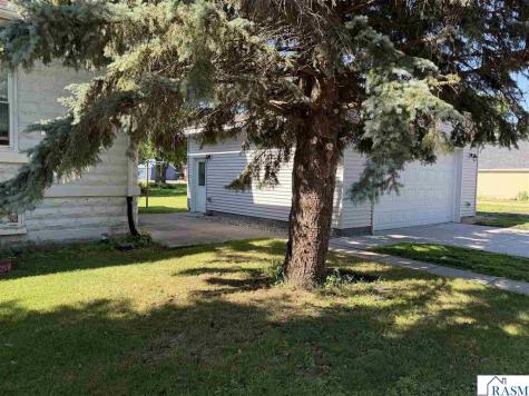 601 SE 1st Street Fairfax MN 55332