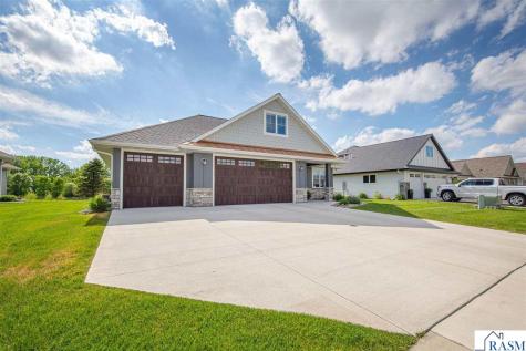 104 Dancing Waters Circle Mankato MN 56001