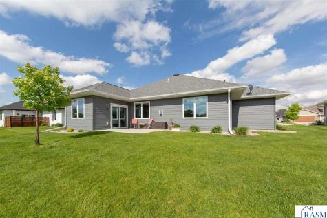 104 Dancing Waters Circle Mankato MN 56001