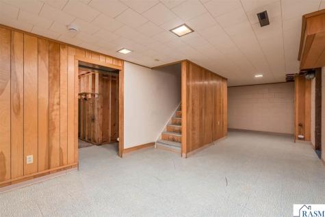 125 N Manitou Drive Mankato MN 56001-3517