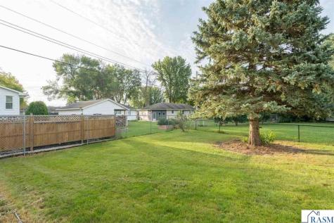 125 N Manitou Drive Mankato MN 56001-3517