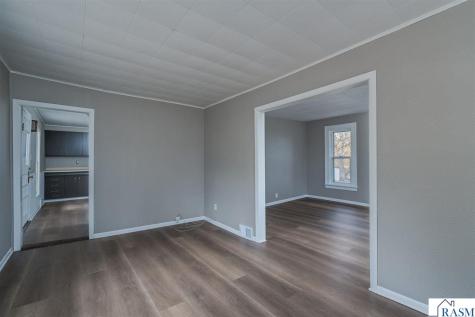606 NE Smith Street Mapleton MN 56065