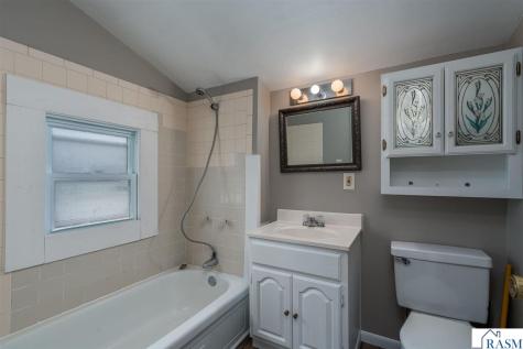 606 NE Smith Street Mapleton MN 56065