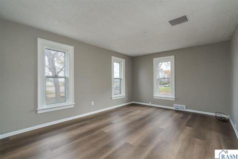 606 NE Smith Street Mapleton MN 56065