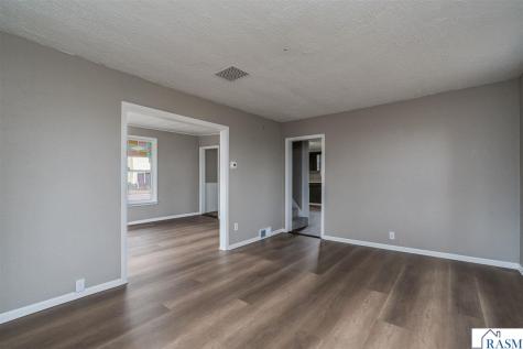 606 NE Smith Street Mapleton MN 56065