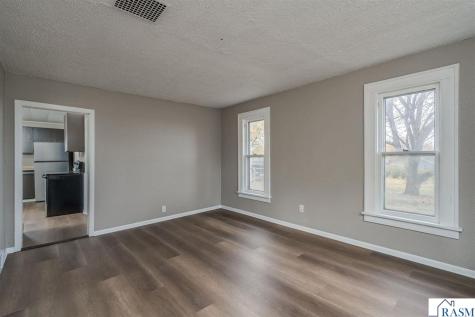 606 NE Smith Street Mapleton MN 56065