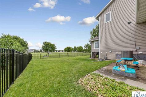 2294 Balsam Drive North Mankato MN 56003