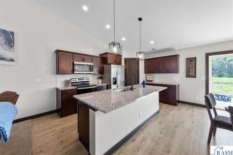 812 Pond View Drive Arlington MN 55307