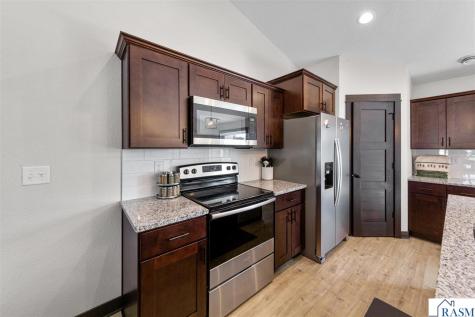 812 Pond View Drive Arlington MN 55307