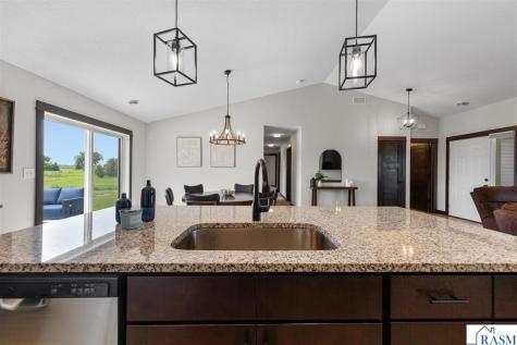 812 Pond View Drive Arlington MN 55307