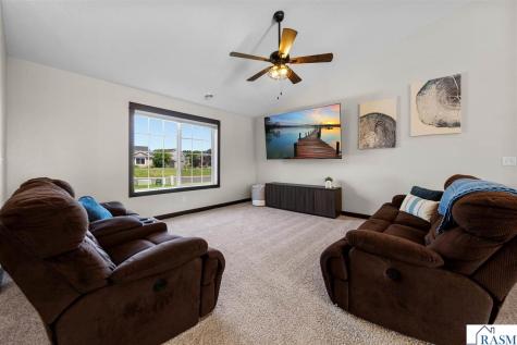812 Pond View Drive Arlington MN 55307