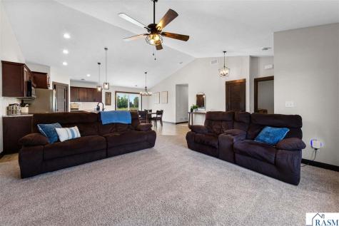 812 Pond View Drive Arlington MN 55307