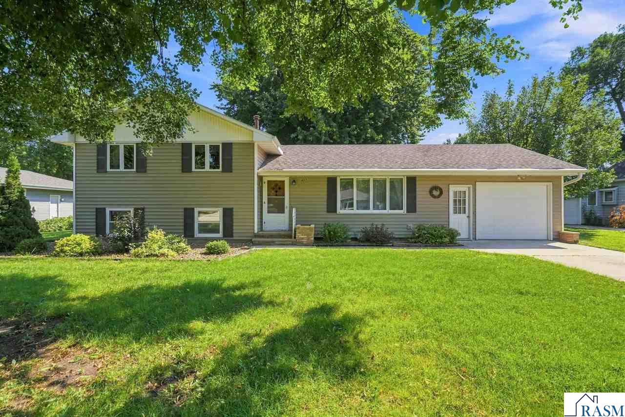 807 N Renville Winthrop MN 55396
