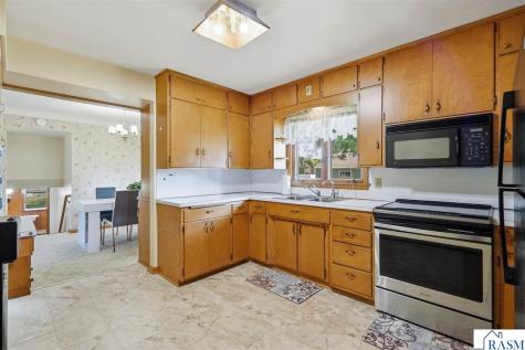 807 N Renville Winthrop MN 55396