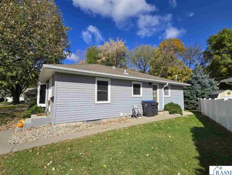 312 Haynes Street Mankato MN 56001