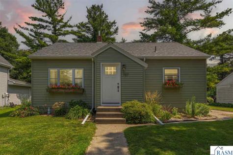 707 N Hennepin Street Winthrop MN 55396