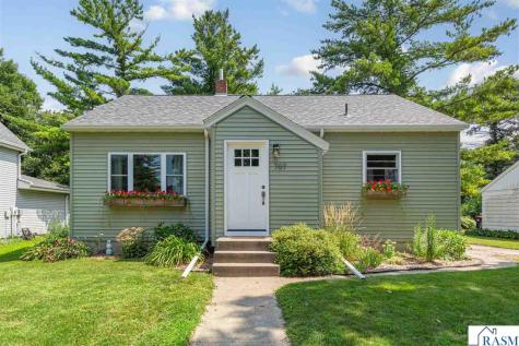 707 N Hennepin Street Winthrop MN 55396