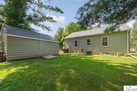 707 N Hennepin Street Winthrop MN 55396