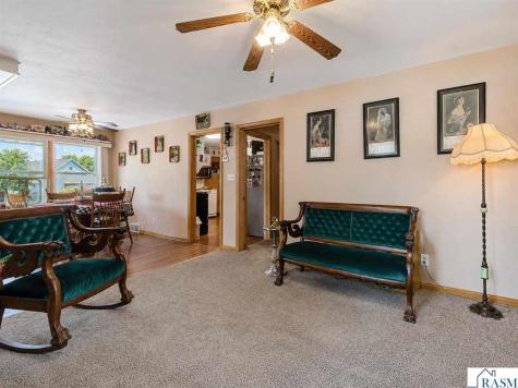 10 NE Buck Avenue Madelia MN 56062