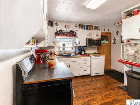 10 NE Buck Avenue Madelia MN 56062
