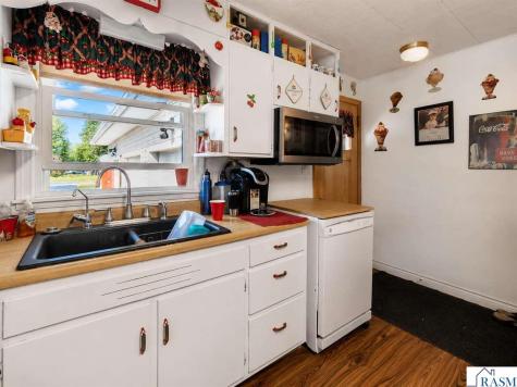 10 NE Buck Avenue Madelia MN 56062