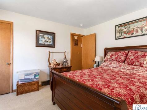10 NE Buck Avenue Madelia MN 56062