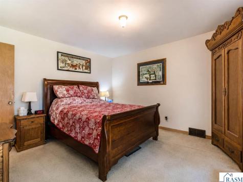 10 NE Buck Avenue Madelia MN 56062