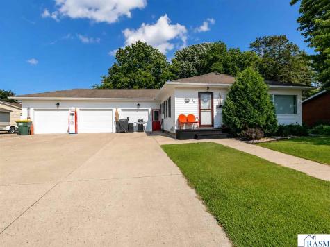 10 NE Buck Avenue Madelia MN 56062