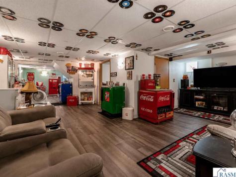 10 NE Buck Avenue Madelia MN 56062