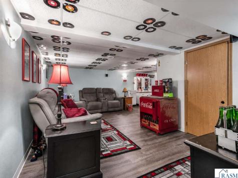 10 NE Buck Avenue Madelia MN 56062