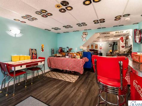 10 NE Buck Avenue Madelia MN 56062