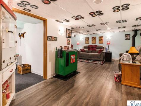 10 NE Buck Avenue Madelia MN 56062