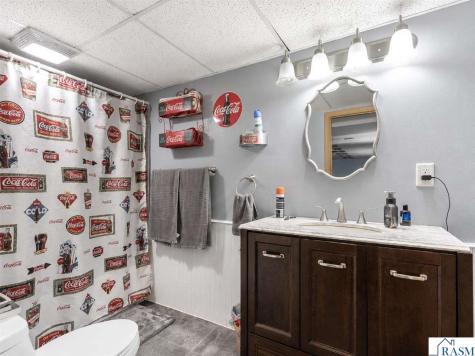 10 NE Buck Avenue Madelia MN 56062