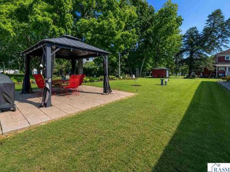 10 NE Buck Avenue Madelia MN 56062