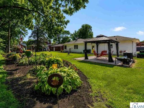 10 NE Buck Avenue Madelia MN 56062