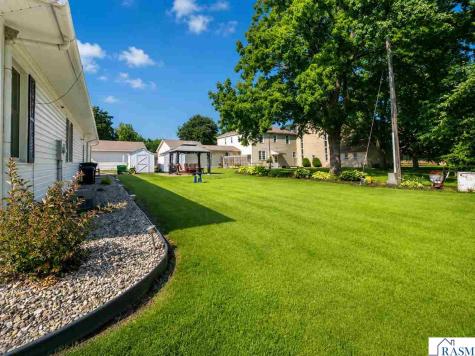 10 NE Buck Avenue Madelia MN 56062