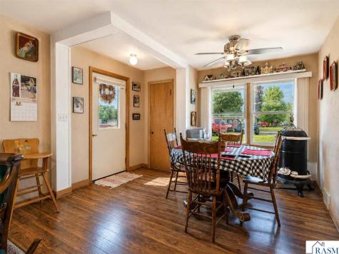 10 NE Buck Avenue Madelia MN 56062