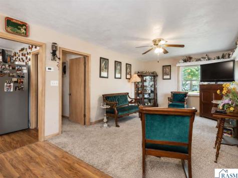 10 NE Buck Avenue Madelia MN 56062