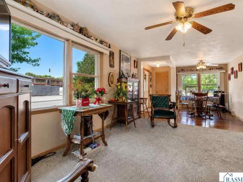 10 NE Buck Avenue Madelia MN 56062