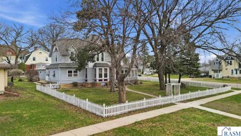 125 E 2nd Street Blue Earth MN 56013