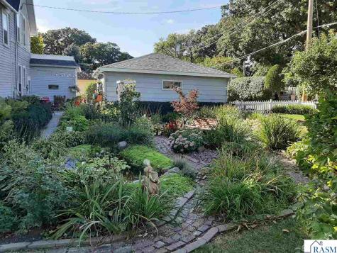 125 E 2nd Street Blue Earth MN 56013
