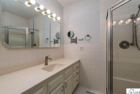 2125 E Dream Drive North Mankato MN 56003