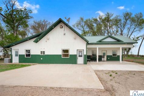5134 340th Avenue Blue Earth MN 56013