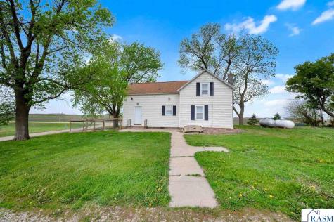 5134 340th Avenue Blue Earth MN 56013