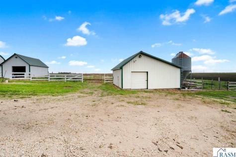 5134 340th Avenue Blue Earth MN 56013