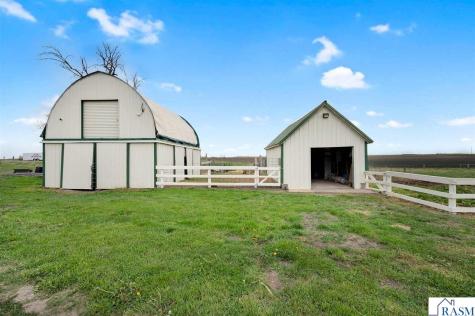 5134 340th Avenue Blue Earth MN 56013