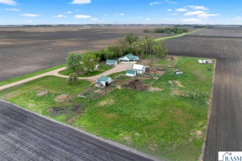 5134 340th Avenue Blue Earth MN 56013